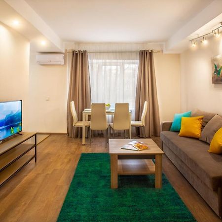 קייב Квартира Поруч Із Палацом Україна Та Ocean Plaza מראה חיצוני תמונה
